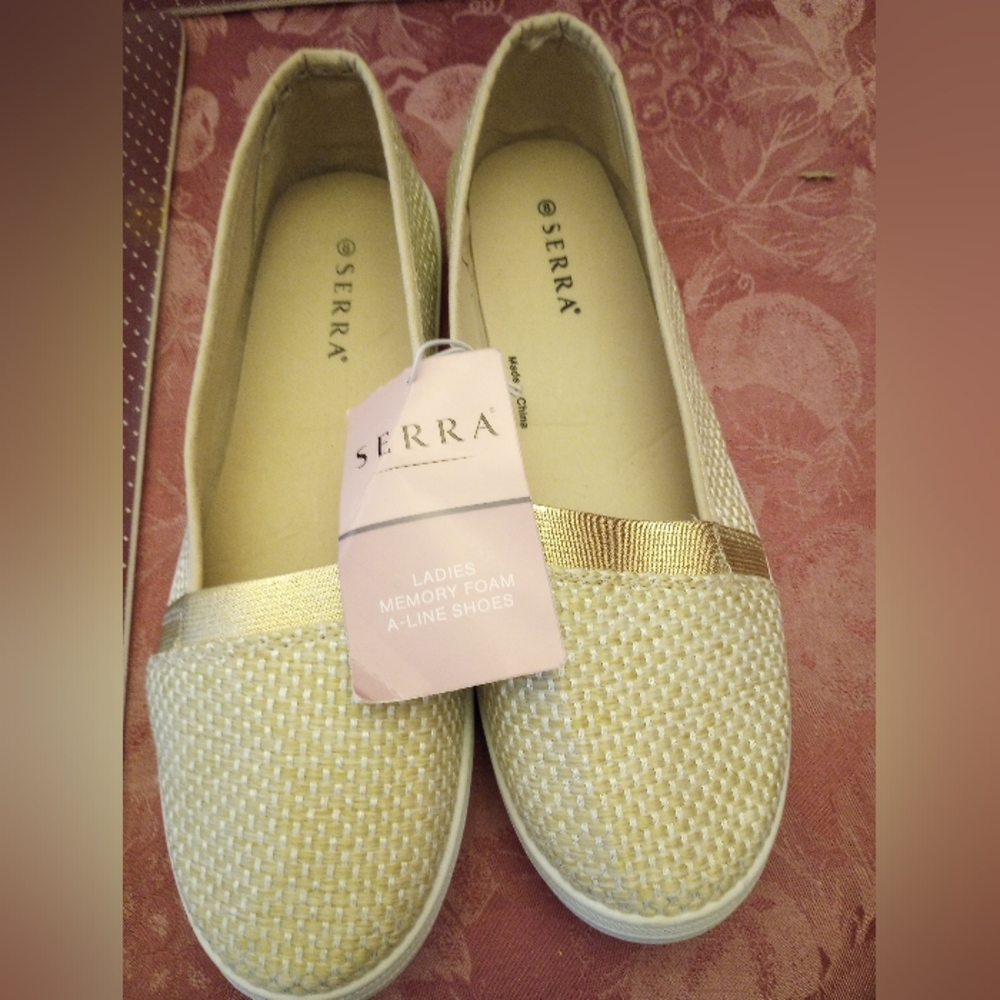 Woman's shoes